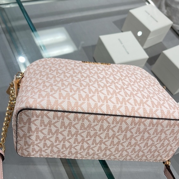 MICHAEL KORS Jet Set Medium Logo Dome Satchel Crossbody
Optic Whit/Rose Gold
NWT - Picture 8 of 16